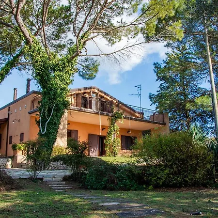 Prázdninový dům Hypericum Country House